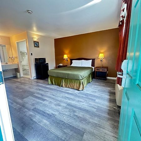 Royal Inn Уотсънвил Екстериор снимка