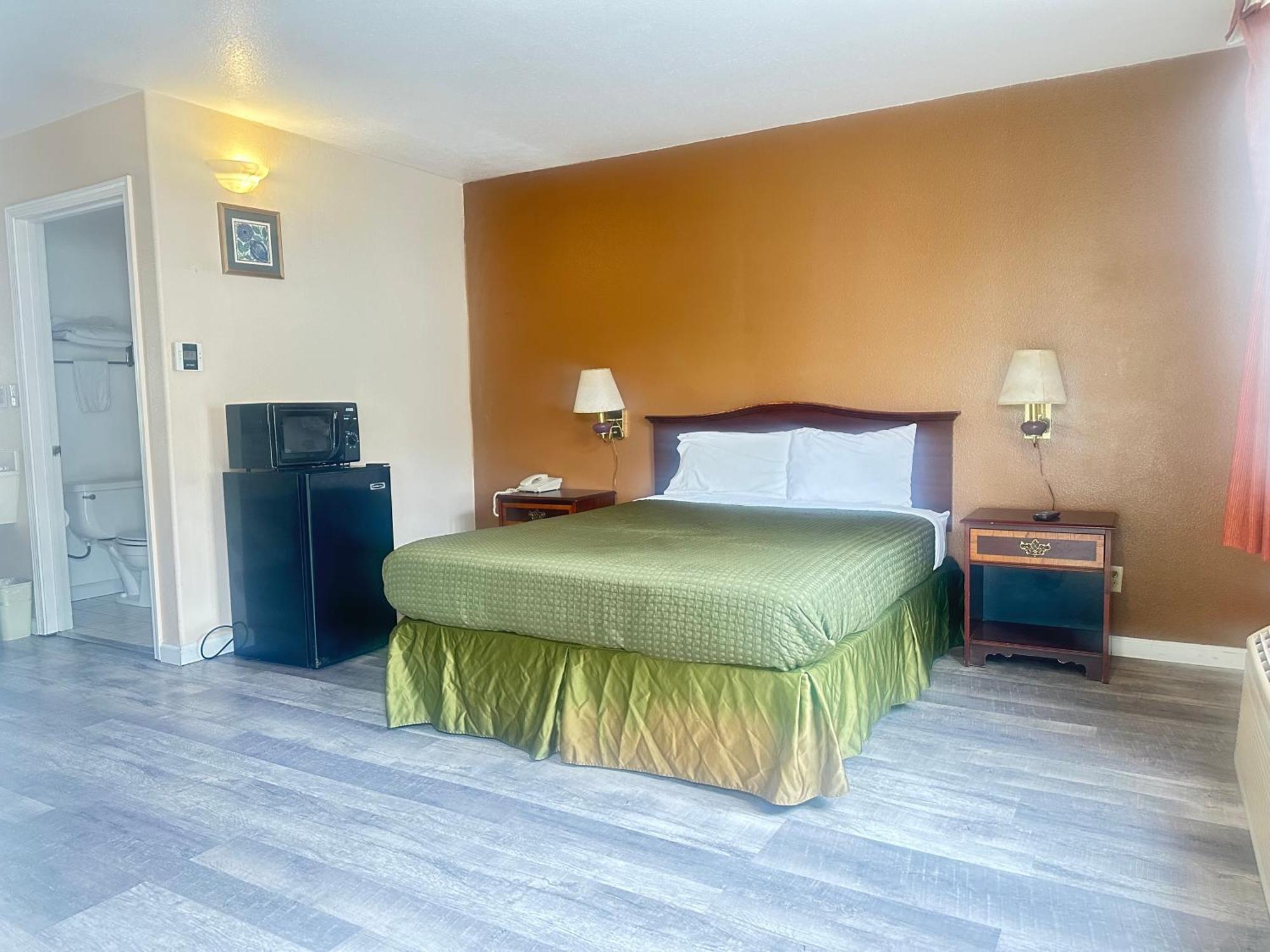 Royal Inn Уотсънвил Екстериор снимка