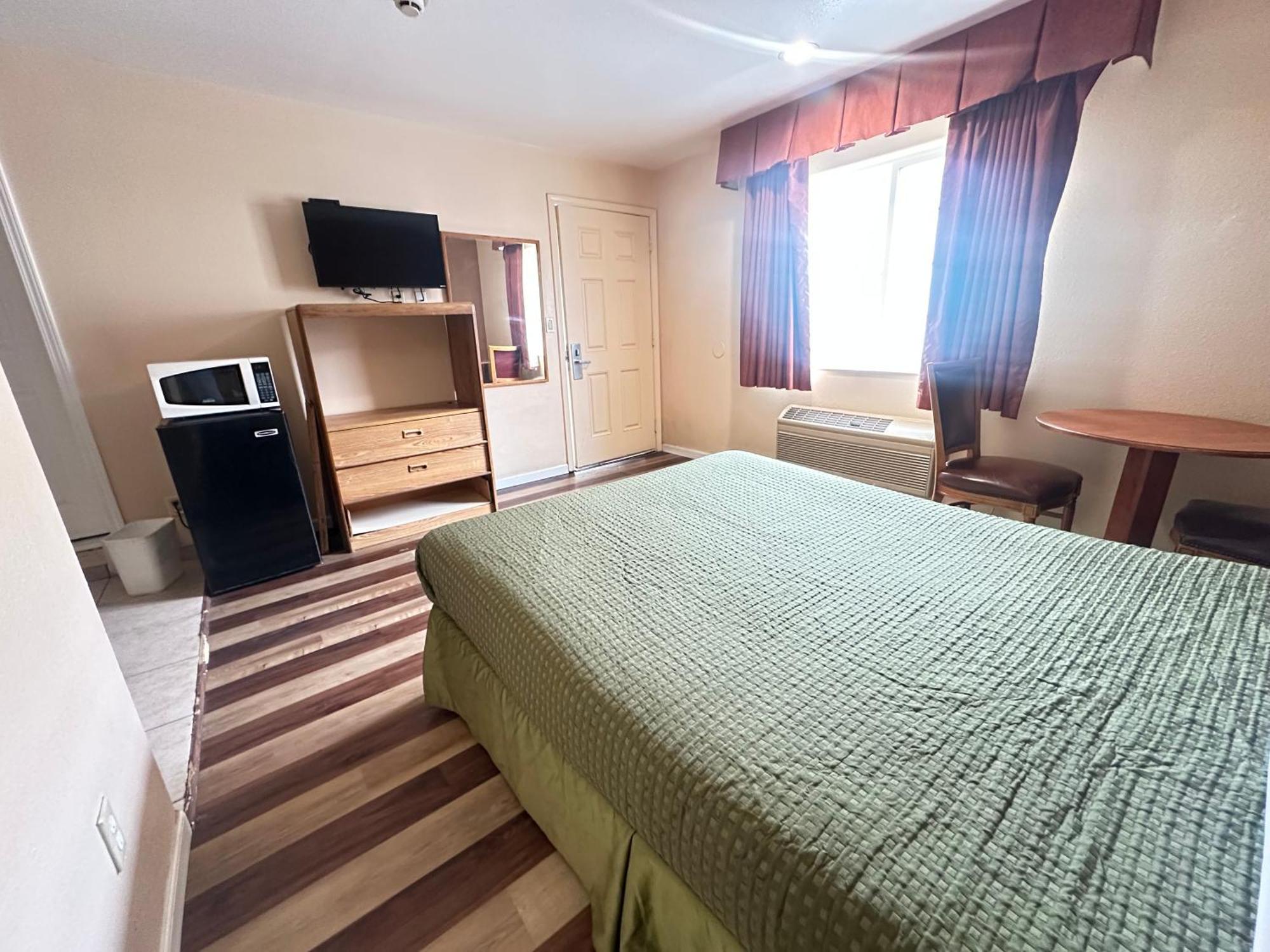 Royal Inn Уотсънвил Екстериор снимка