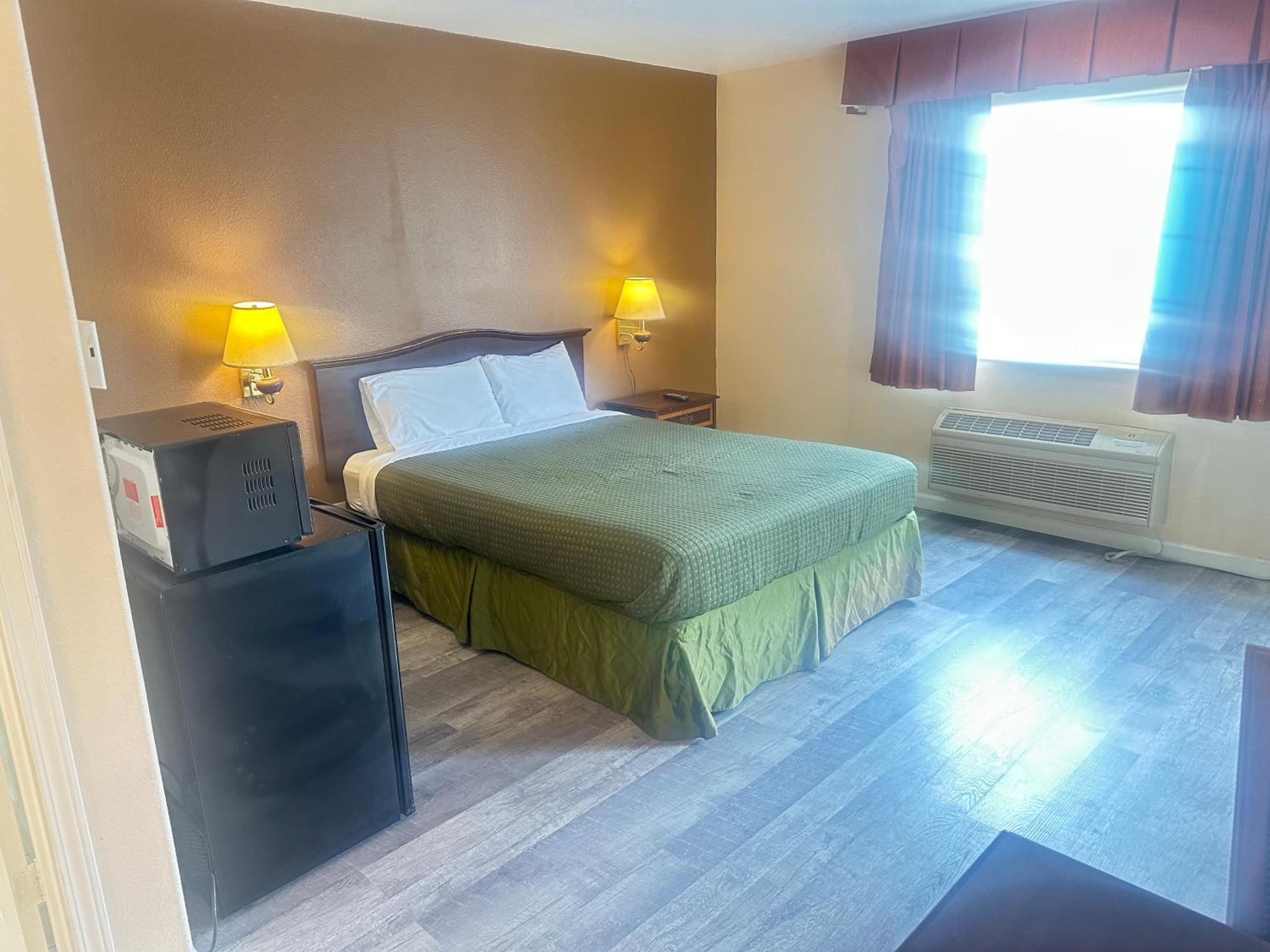 Royal Inn Уотсънвил Екстериор снимка