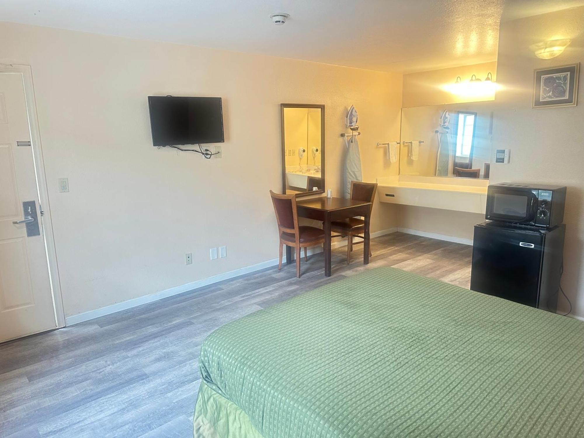 Royal Inn Уотсънвил Екстериор снимка
