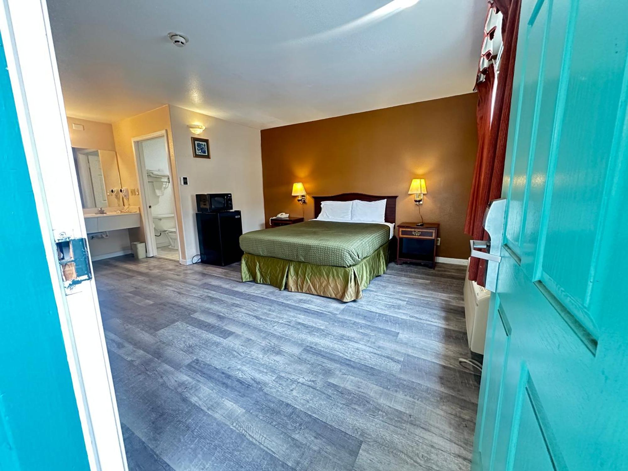 Royal Inn Уотсънвил Екстериор снимка